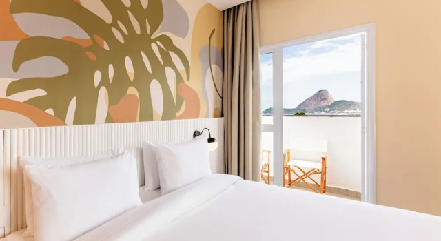 Номер Deluxe с балконом B&B HOTEL Santos Dumont