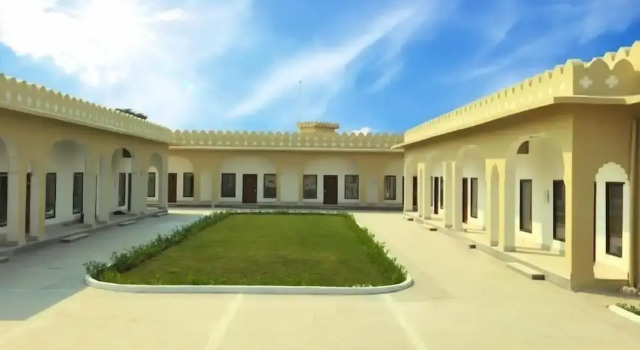 Hotel Raj Vilas The Palace, Забронировать Отель Отели Орчха с бассейном, Бассейн