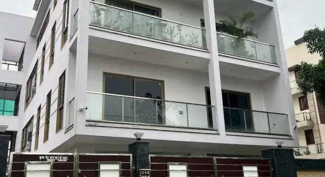 Hotel white House