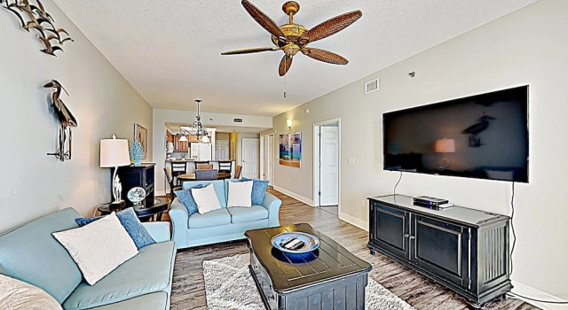 New Listing! Gulf-view Resort W/ Pool, Golf & Gym 3 Bedroom Condo, Varaa Lomakeskus Hotellit Emerald Coast uima-altaalla, Uima-allas