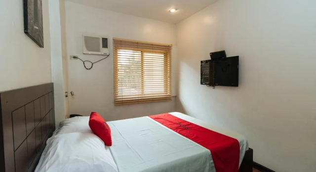Номер Deluxe RedDoorz at San Antonio Makati