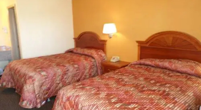 Camelot Inn Elyria, Buchen Sie Hotel Elyria Ohio