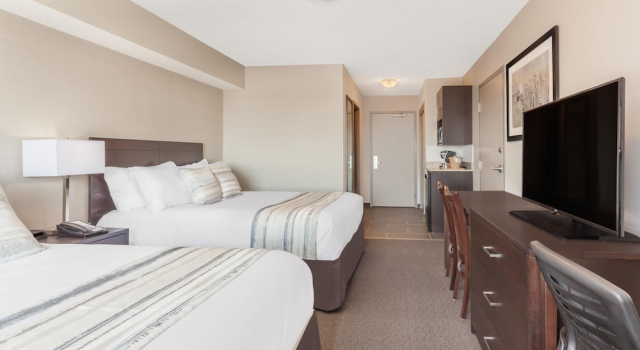 Четырёхместный номер Standard Ramada by Wyndham Grassland