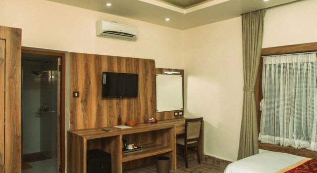 Jungle Safari Resort, Забронировать Курортный отель Саураха провинция Багмати-Прадеш