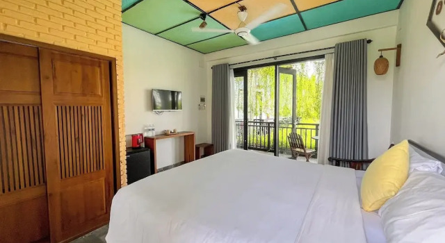 Двухместный номер Deluxe с балконом и с видом на бассейн Sunkissed Paddy Hoi An Villa