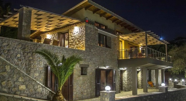 Luxurious Villa Kastro