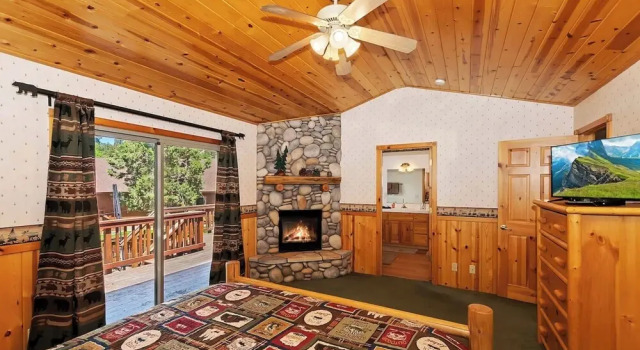 Teakwood Cozy Wood Cabin with Fireplace, Забронировать Дом для отпуска Виллы Биг-Бэр-Лейк, рядом с Зоопарк Big Bear Alpine, Вилла