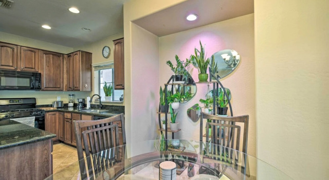 Коттедж 2-story Surprise Getaway w/ Patio + Fire Pit!
