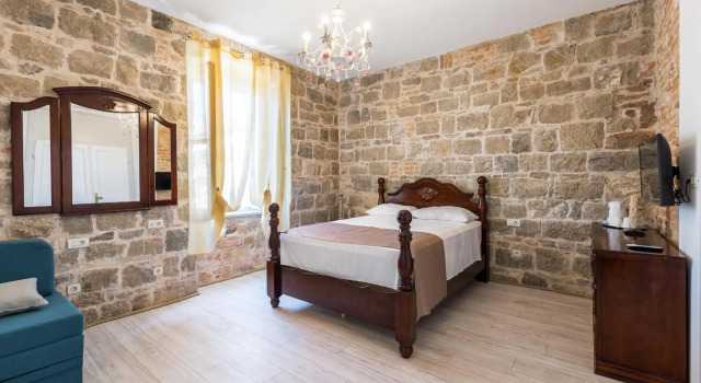 PIETRA ROSSA Luxury Rooms