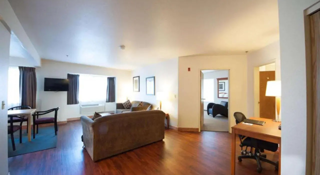 Howard Johnson Express Inn - Post Falls, Book Hotel Post Falls Idaho