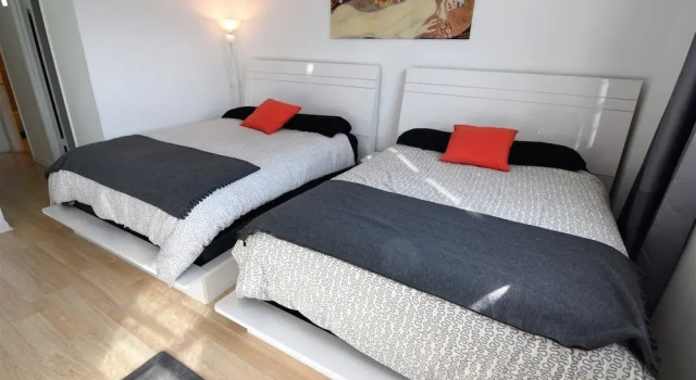 Spectacular 1 Bed 1.5 Baths In Ocean Reserve! Unit 1210, Varaa Huoneisto Hotellit Miami Beach uima-altaalla, Uima-allas