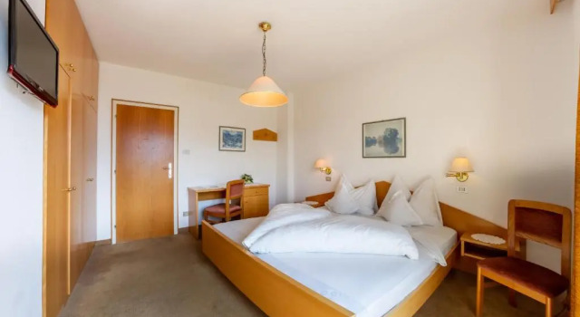 Двухместный номер Standard с видом на бассейн Pension Chalet