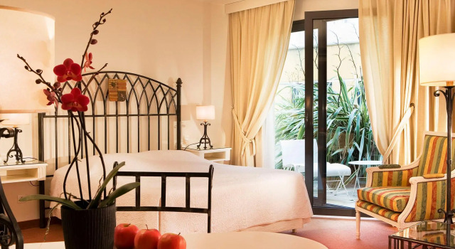 Двухместный номер Superior с видом на сад Avignon Grand Hotel