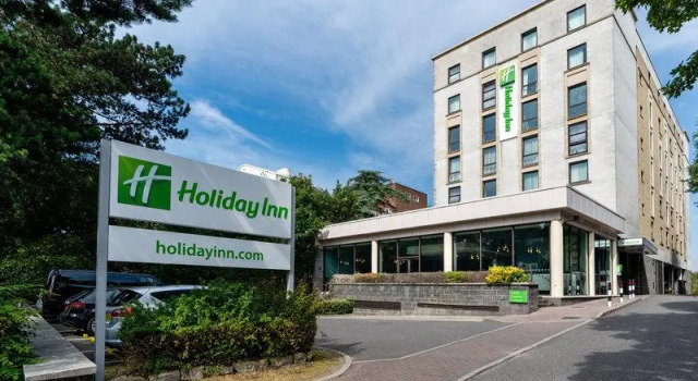 Кровать в общем номере Holiday Inn Bournemouth by IHG