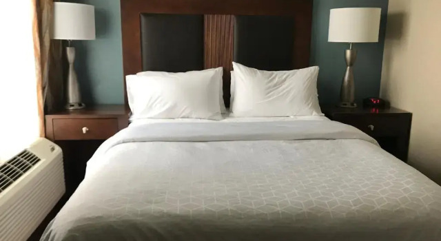 Семейный люкс Holiday Inn Express and Suites St. Cloud by IHG
