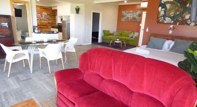 ArtHOUSE Beachfront Accommodation