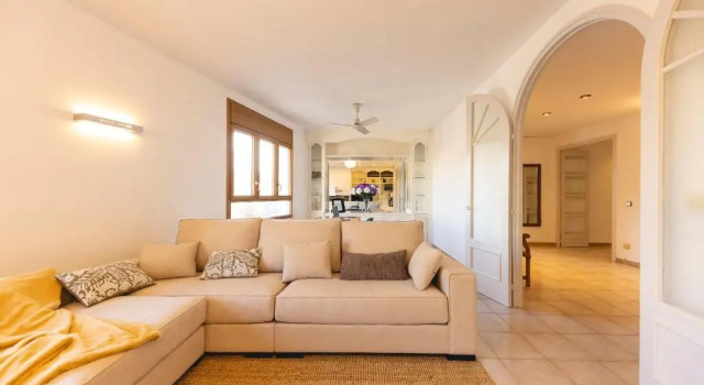 Апартаменты Bravissimo El Lleó, bright 4-bedroom apartment