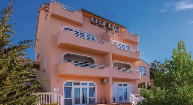 Amazing Home in Dramalj With Wifi, 2 Bedrooms and Outdoor Swimming Pool