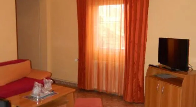 Complex Turistic Paralela45, Забронировать Отель Флорешть Прахова