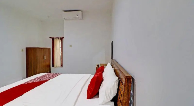 Oyo 91717 7 L Homestay, Book Hotel Hotels & Accommodations in Cepaka, Hotel