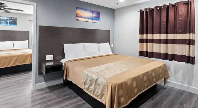 Deluxe suite Moonlight Inn - Houston I-45 & Airline