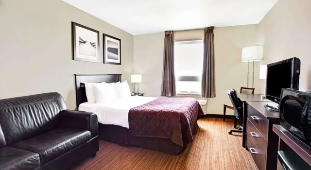 Super 8 Lachenaie, Book Hotel Hotels in Rive-Nord with Parking, Parking