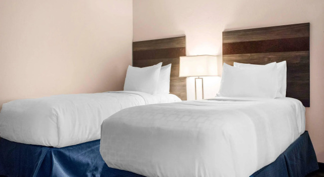 Четырёхместный люкс Copper King Convention Center, an Ascend Collection Hotel