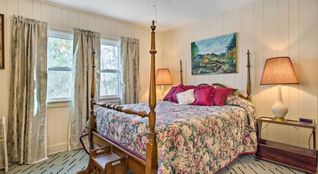 Коттедж Dog-friendly Hendersonville Cabin: Deck & Views