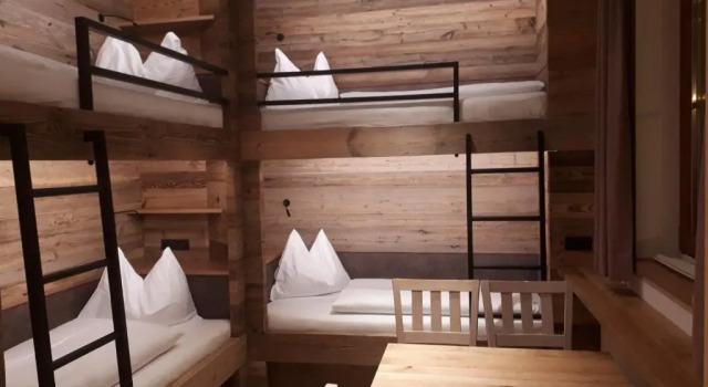 Трёхместный номер Standard Hotel Starjet