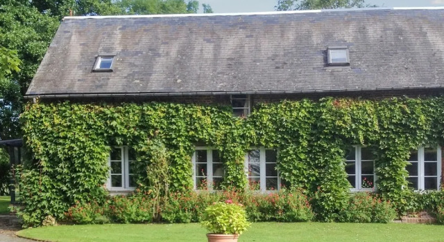 Delightful House in Annebault, Normandy, With Terrace and Lush Garden, Buchen Sie Hotel Annebault Normandie