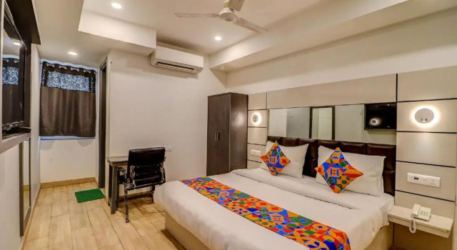 FabHotel Kirti Nagar, Забронировать Отель Отели Нью-Дели с завтраком, Завтраки