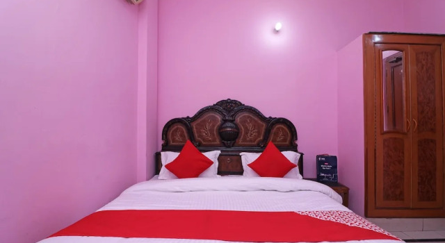 Номер Standard OYO 26906 Hotel Tarang