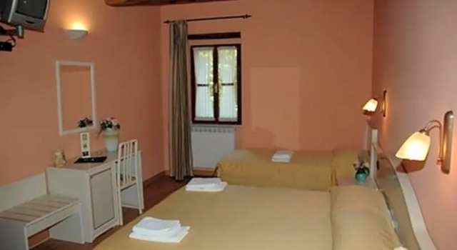 Трёхместный номер Standard Albergo Montenerone