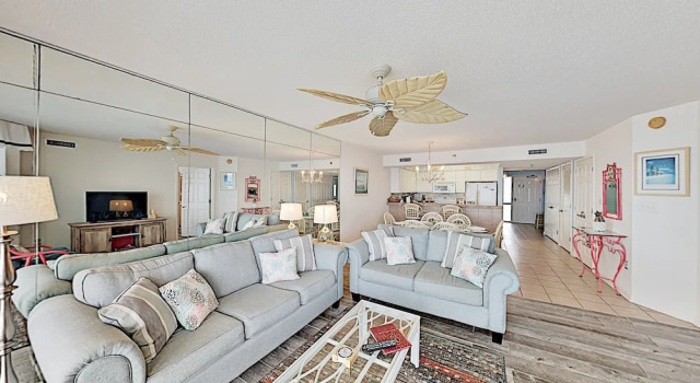 Stylish Beachfront Getaway W/ 2 Pools & Lazy River 3 Bedroom Condo, Забронировать Апартаменты/квартира Отели Миртл-Бич с парковкой, рядом с Pine Lakes International Country Club, Парковка