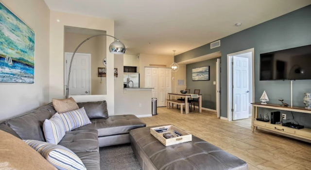 Апартаменты Modern Condo w/ Pool: 4 Mi to Clearwater Beach!