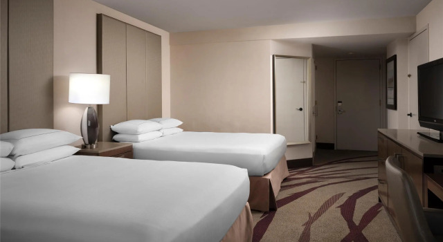 Номер Standard с балконом Hilton Long Beach Hotel
