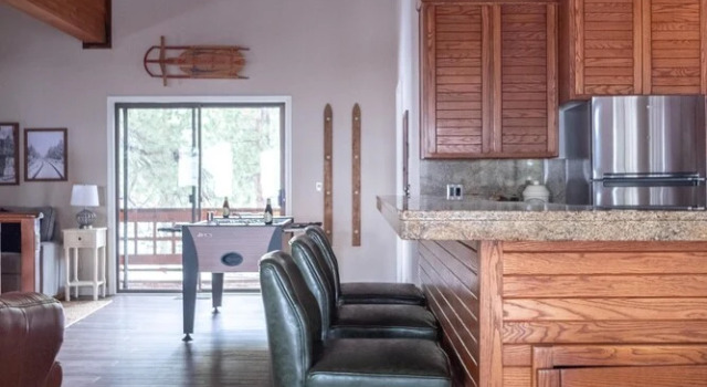 Tarly - Serene Cabin w Two Patios & Hot Tub in Incline Village, Забронировать Отель Инклайн-Виллидж North Lake Tahoe