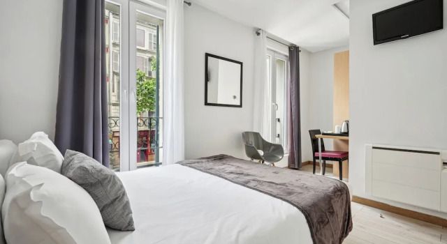 Номер Superior Hôtel Le National Clichy Paris