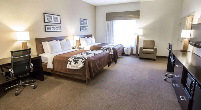 Четырёхместный номер Standard Sleep Inn & Suites Norton