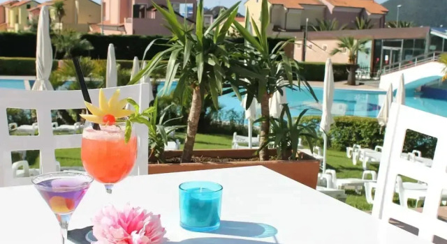 Апартаменты с балконом Tastefully Furnished Apartment Near the Sea