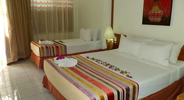 Номер Deluxe с видом на бассейн Hexagon International Hotel, Villas & Spa