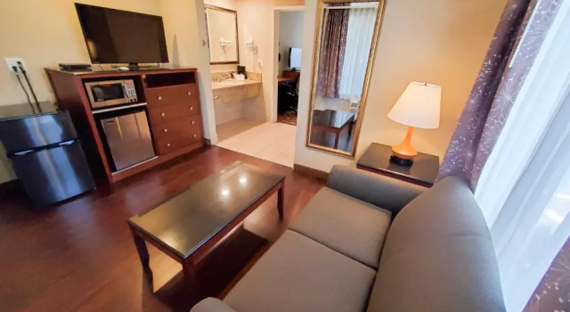 Люкс Howard Johnson by Wyndham Pasadena