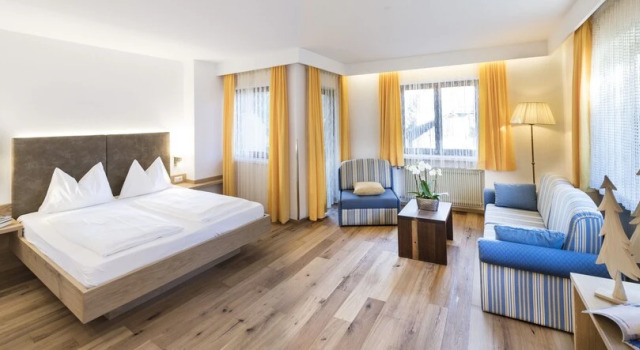Трёхместный номер Standard с балконом Hotel Fameli