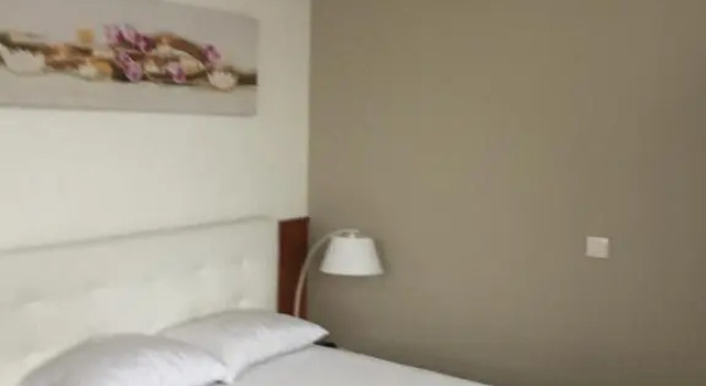 Beau studio meublé 25m2 avec parking, Prenota Hotel Hotel a Alvernia con parcheggio, Parcheggio