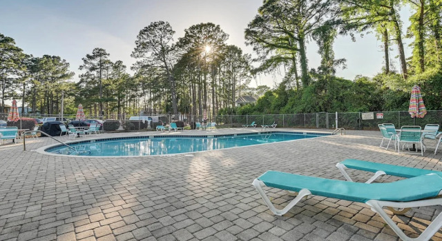 Апартаменты с 3 комнатами с балконом 3 Mi to Surfside Beach & Pier: Townhome w/ Balcony