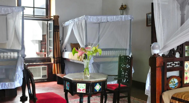 Трёхместный номер Standard Dhow Palace Hotel