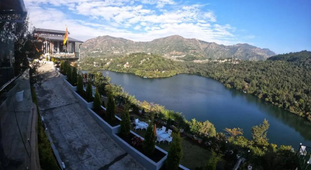 Номер Deluxe The Lake Ambience Resort