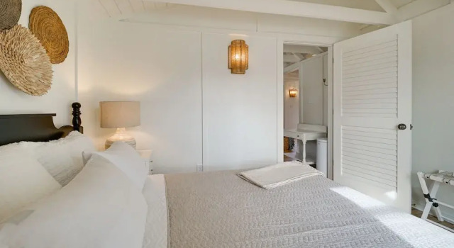 Коттедж Vintage Surf City Cottage - 132 Steps to Beach!