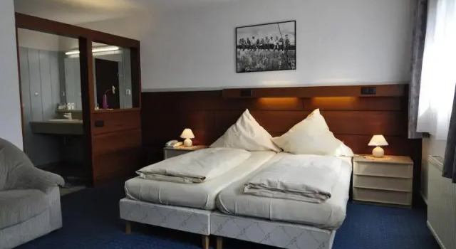 Трёхместный номер Standard Yeti City Hotel Saarbrücken