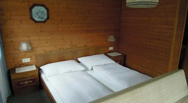 Pension Erlerhof, Prenota Hotel Hotel a Tirolo con parcheggio, Parcheggio